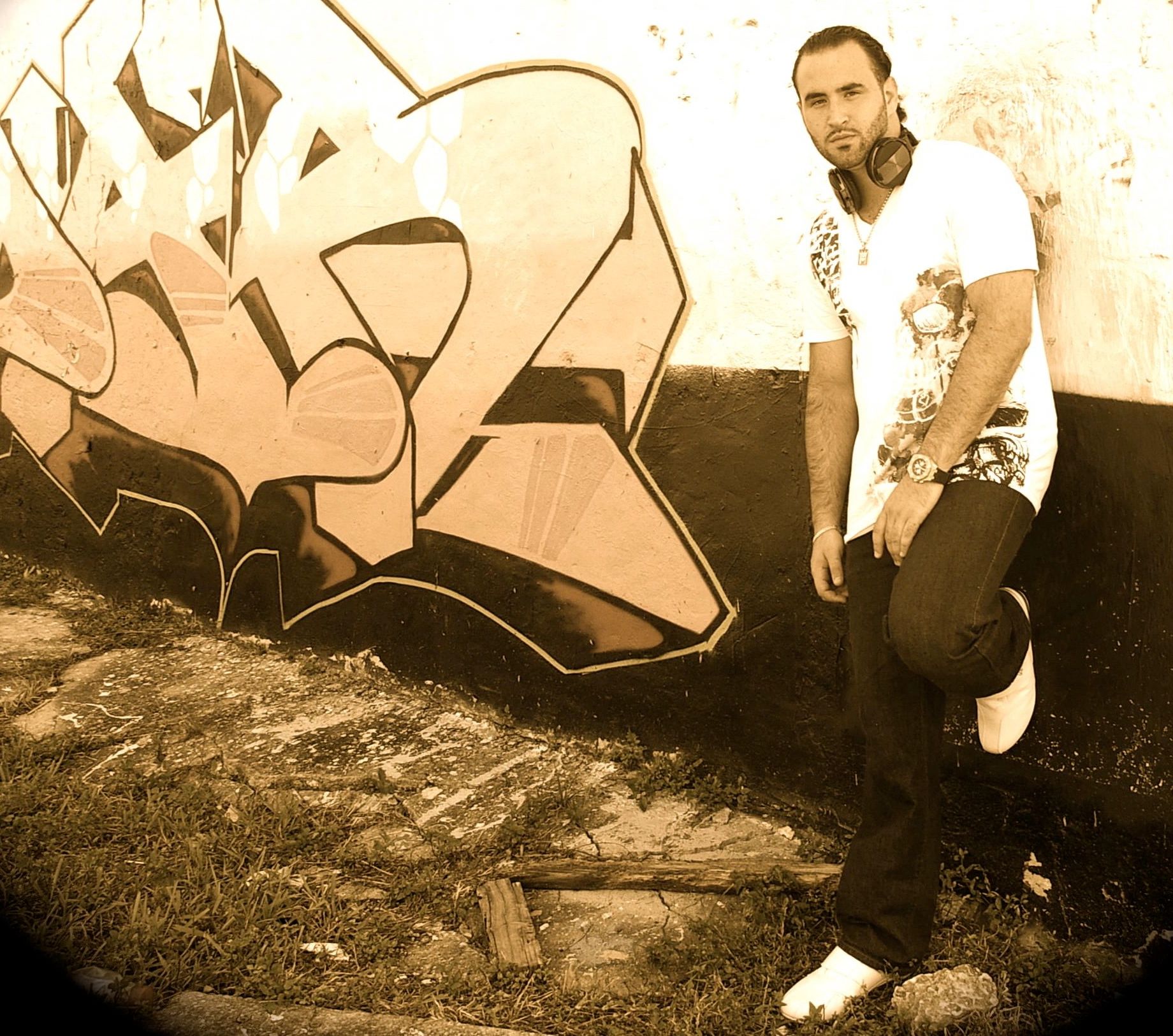 DJ Mizrachi backstage portrait